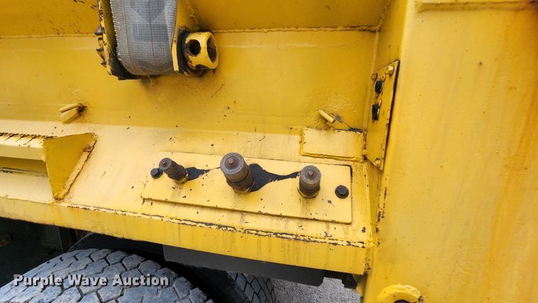 image for item JL9975 2002 International 4900  dump truck