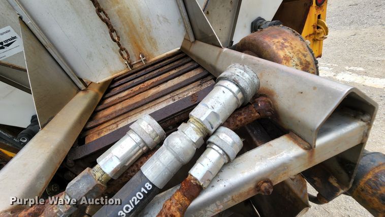 image for item JL9975 2002 International 4900  dump truck