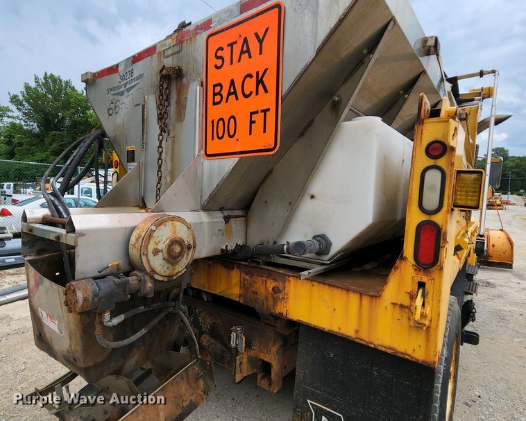 image for item JL9975 2002 International 4900  dump truck