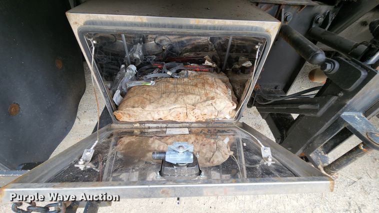 image for item JL9975 2002 International 4900  dump truck