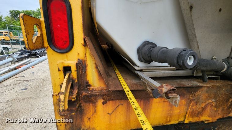 image for item JL9975 2002 International 4900  dump truck