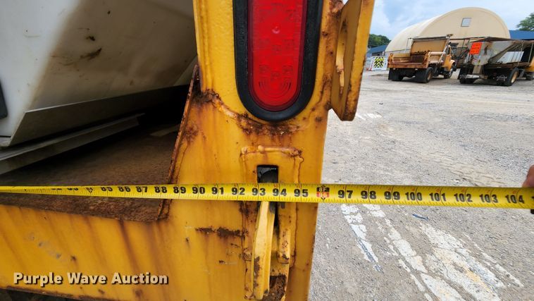 image for item JL9975 2002 International 4900  dump truck