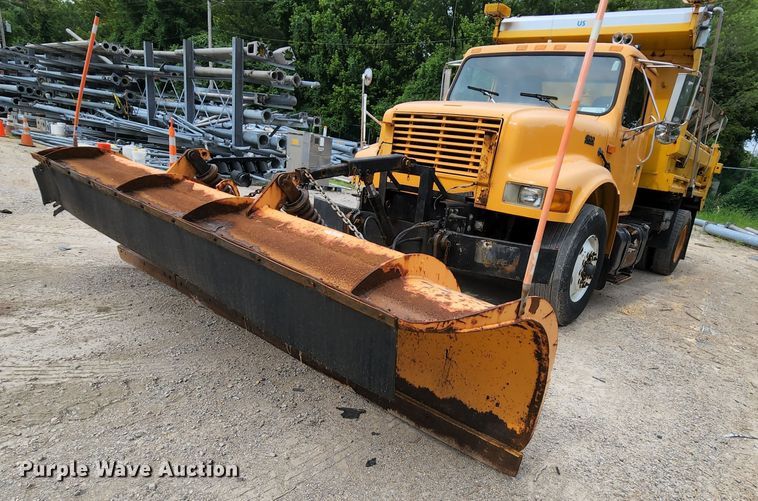 image for item JL9975 2002 International 4900  dump truck