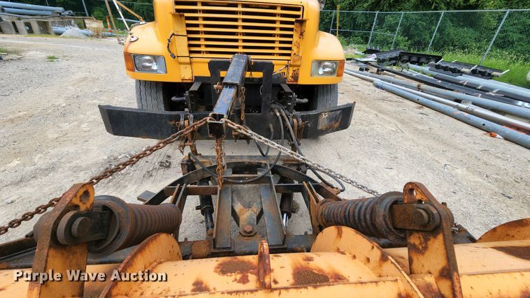 image for item JL9975 2002 International 4900  dump truck