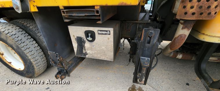 image for item JL9975 2002 International 4900  dump truck