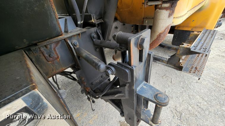 image for item JL9975 2002 International 4900  dump truck