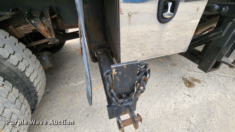 image for item JL9975 2002 International 4900  dump truck