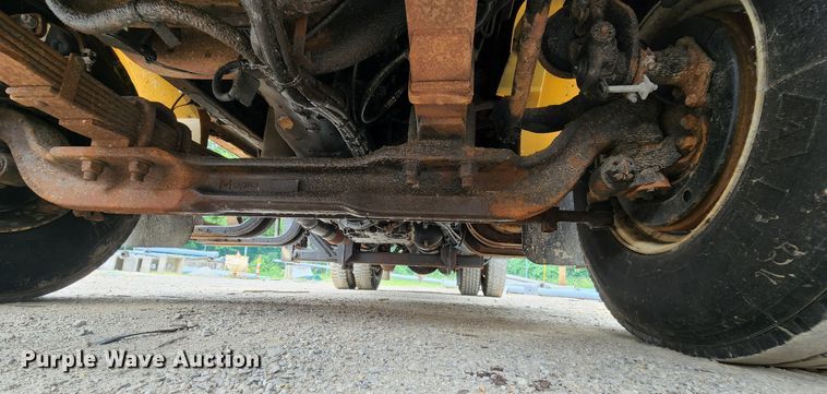 image for item JL9975 2002 International 4900  dump truck