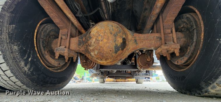 image for item JL9975 2002 International 4900  dump truck