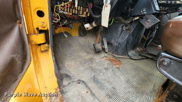 image for item JL9975 2002 International 4900  dump truck