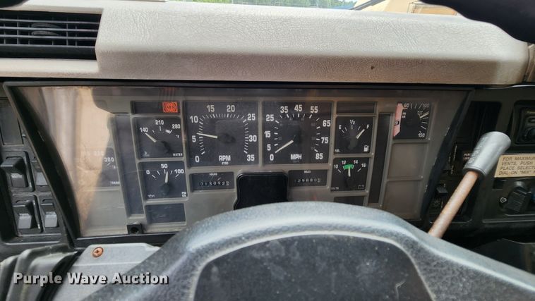 image for item JL9975 2002 International 4900  dump truck