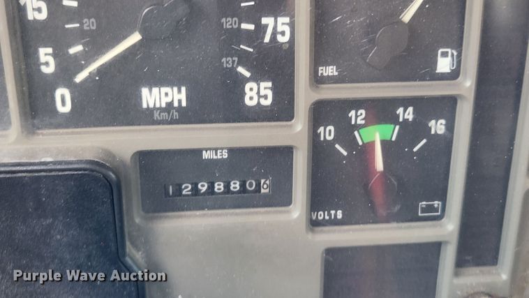 image for item JL9975 2002 International 4900  dump truck