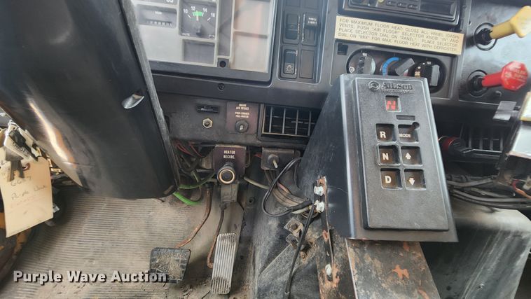 image for item JL9975 2002 International 4900  dump truck