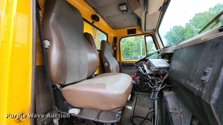 image for item JL9975 2002 International 4900  dump truck