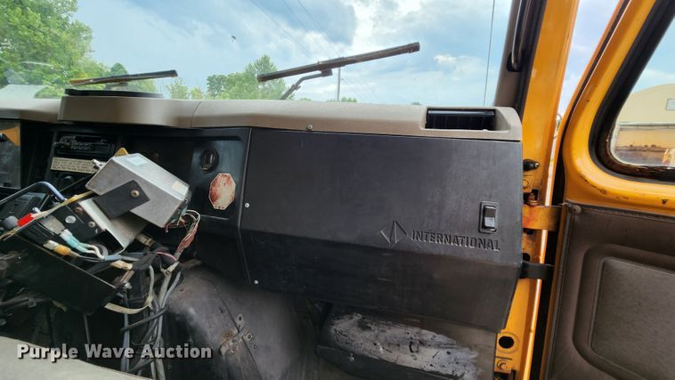 image for item JL9975 2002 International 4900  dump truck