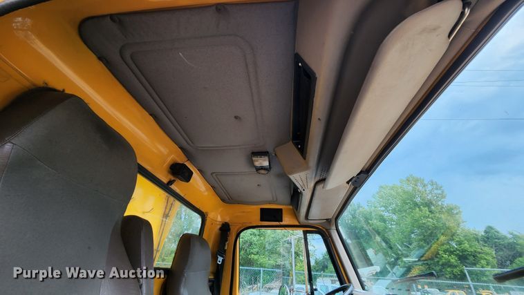 image for item JL9975 2002 International 4900  dump truck