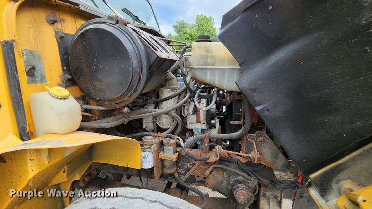 image for item JL9975 2002 International 4900  dump truck