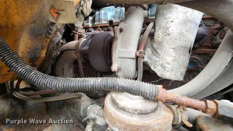 image for item JL9975 2002 International 4900  dump truck
