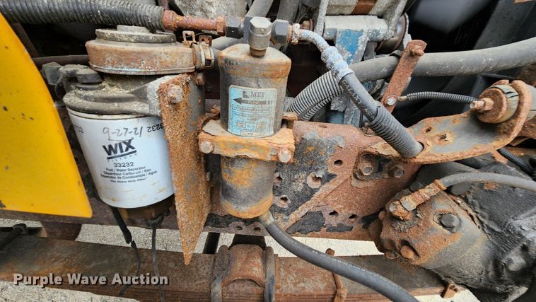 image for item JL9975 2002 International 4900  dump truck