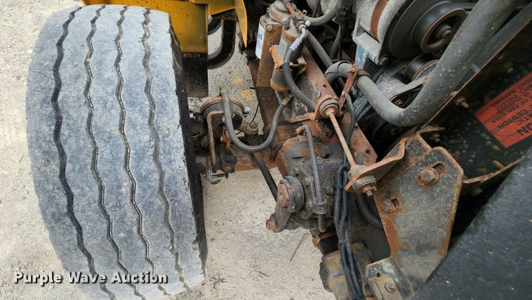 image for item JL9975 2002 International 4900  dump truck