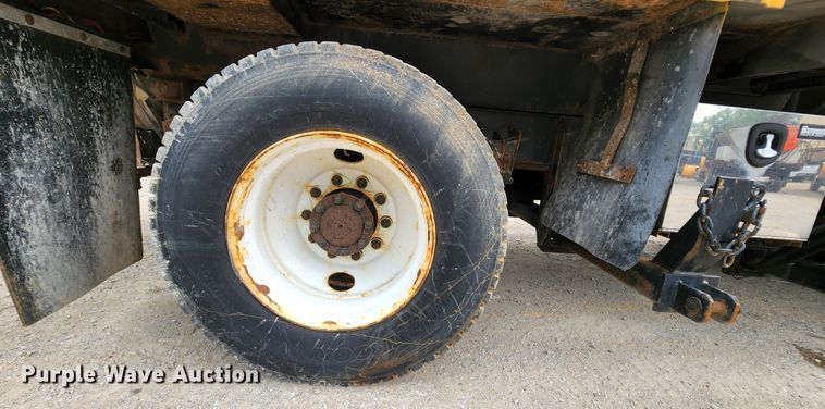 image for item JL9975 2002 International 4900  dump truck