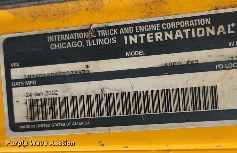 image for item JL9975 2002 International 4900  dump truck