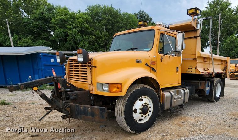 image for item JL9976 2002 International 4900  dump truck