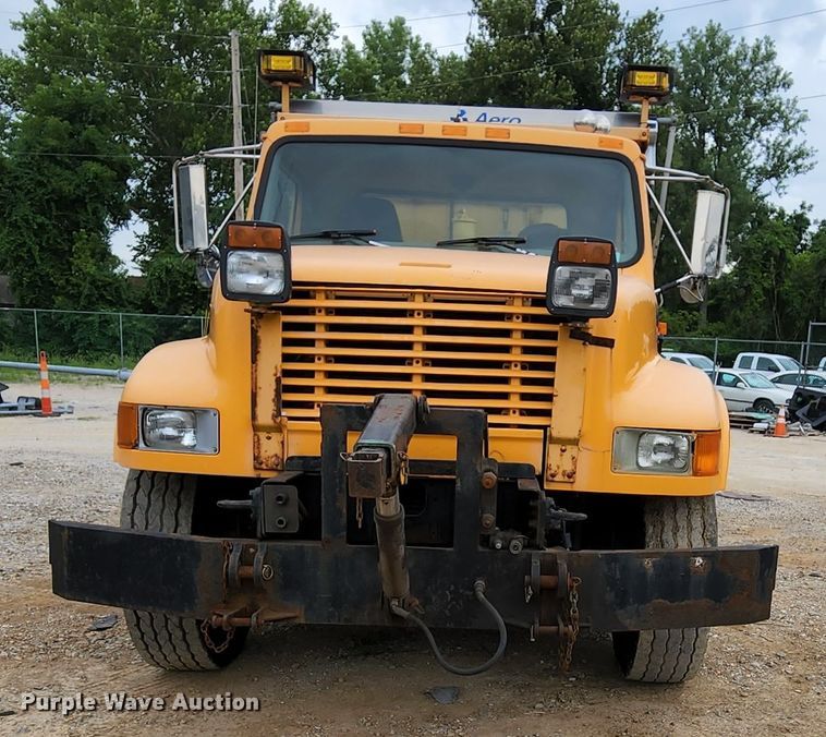 image for item JL9976 2002 International 4900  dump truck