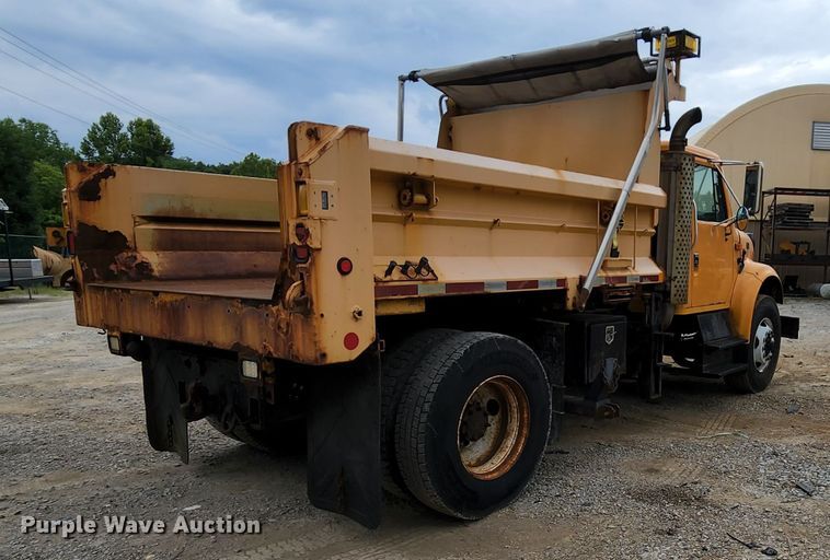 image for item JL9976 2002 International 4900  dump truck