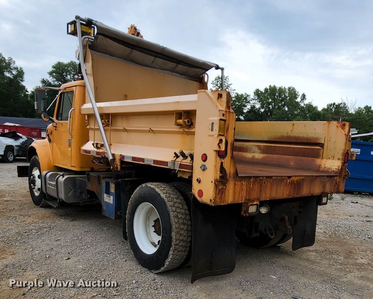 image for item JL9976 2002 International 4900  dump truck