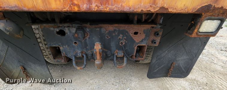 image for item JL9976 2002 International 4900  dump truck