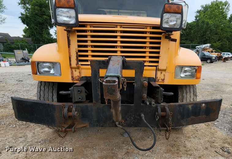 image for item JL9976 2002 International 4900  dump truck