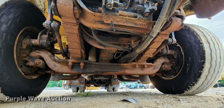 image for item JL9976 2002 International 4900  dump truck