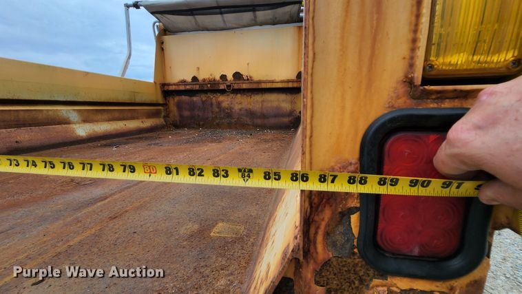 image for item JL9976 2002 International 4900  dump truck