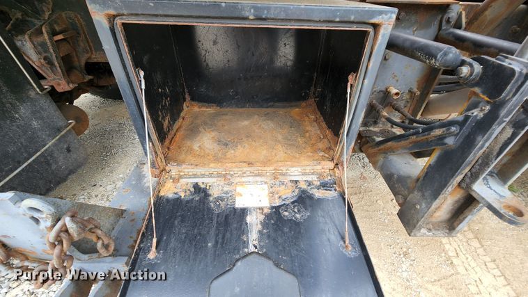 image for item JL9976 2002 International 4900  dump truck