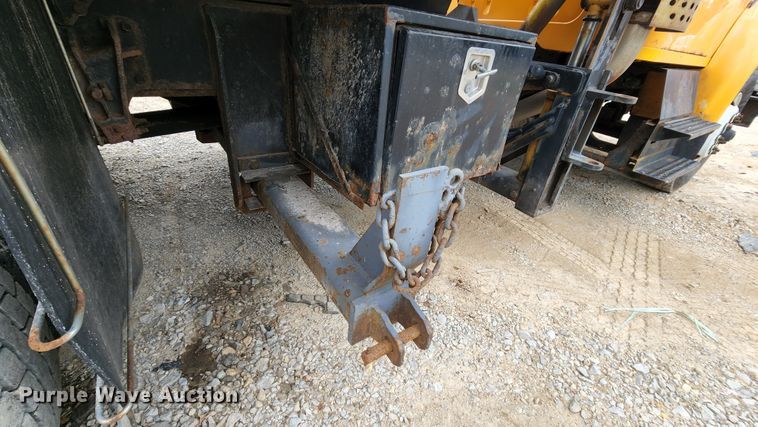 image for item JL9976 2002 International 4900  dump truck