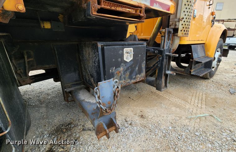 image for item JL9976 2002 International 4900  dump truck