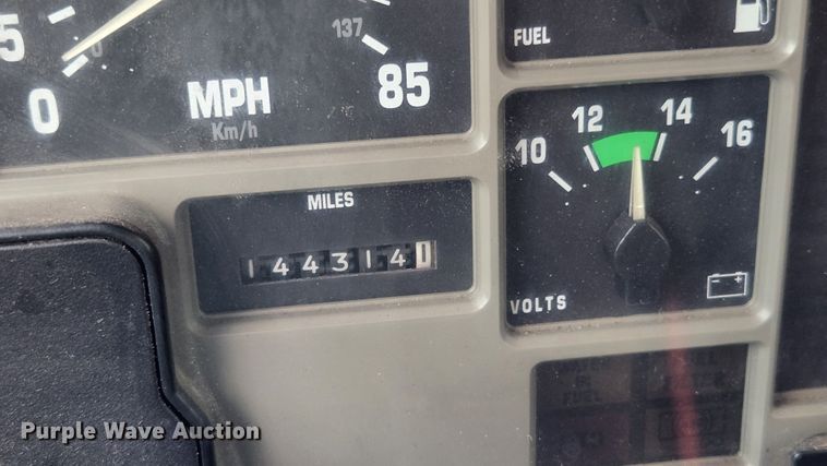 image for item JL9976 2002 International 4900  dump truck