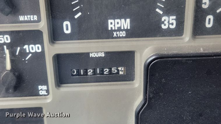 image for item JL9976 2002 International 4900  dump truck