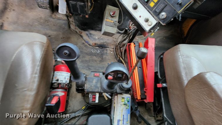 image for item JL9976 2002 International 4900  dump truck