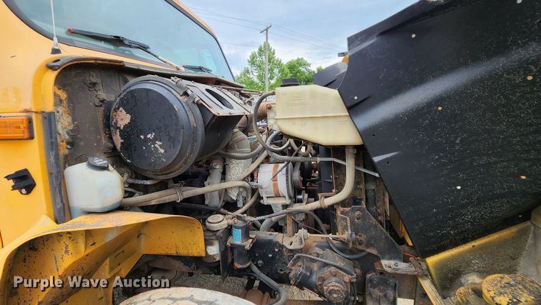 image for item JL9976 2002 International 4900  dump truck