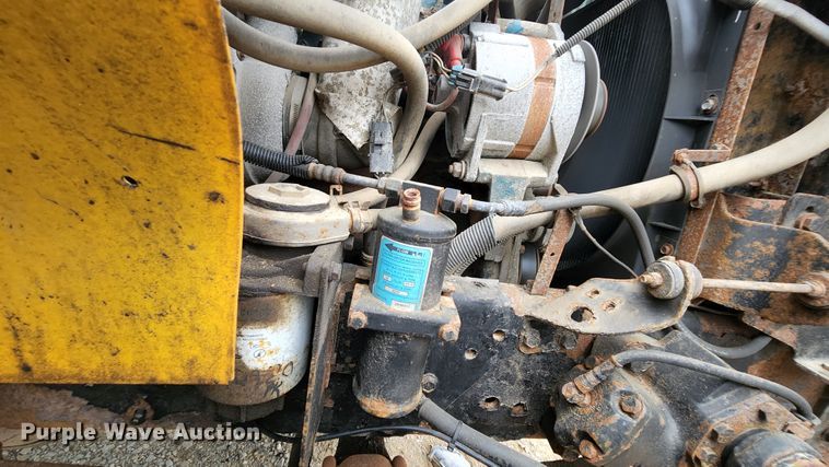 image for item JL9976 2002 International 4900  dump truck