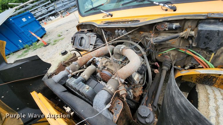 image for item JL9976 2002 International 4900  dump truck