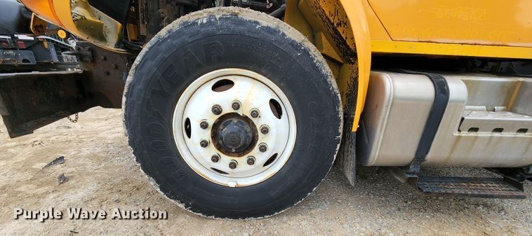 image for item JL9976 2002 International 4900  dump truck