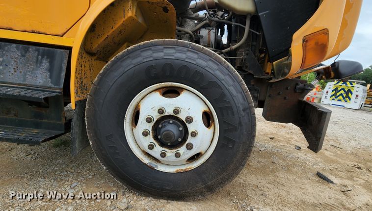 image for item JL9976 2002 International 4900  dump truck