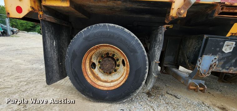 image for item JL9976 2002 International 4900  dump truck