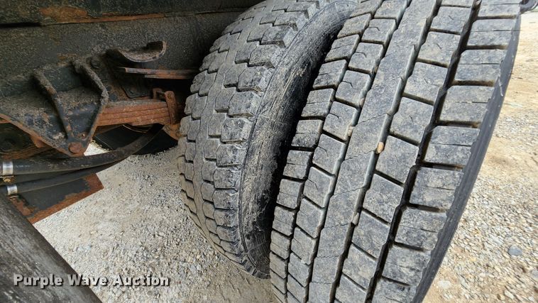 image for item JL9976 2002 International 4900  dump truck