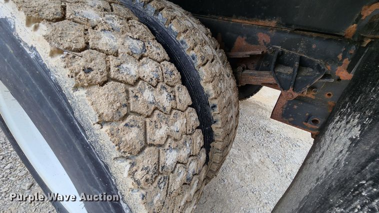 image for item JL9976 2002 International 4900  dump truck