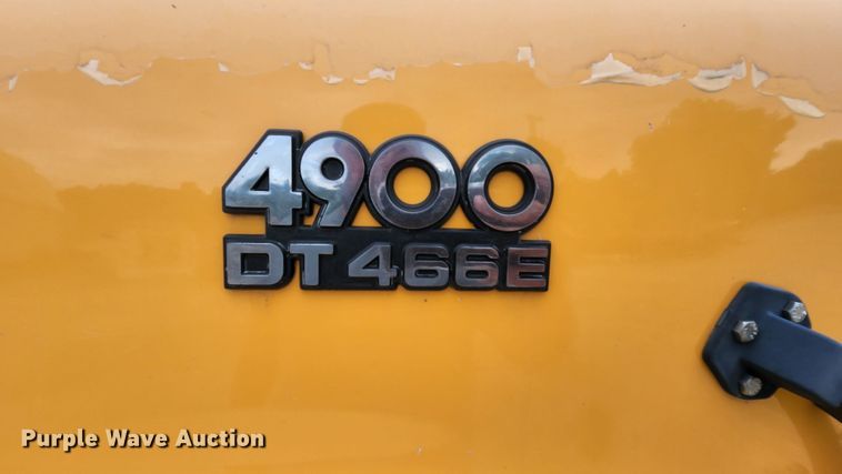 image for item JL9976 2002 International 4900  dump truck