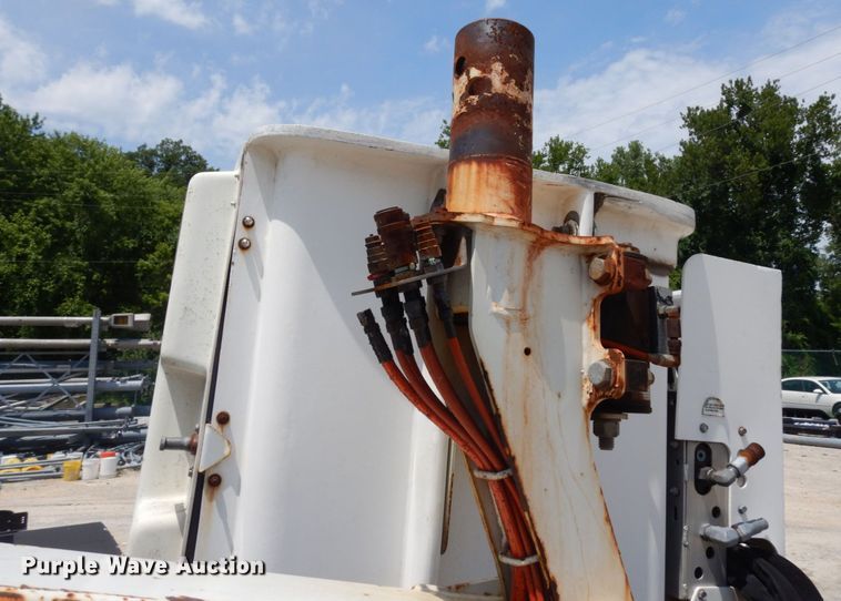 image for item JL9978 2010 Ford F550  bucket truck